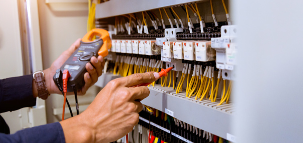 How to Choose The Best Commercial Electricians or Contractors